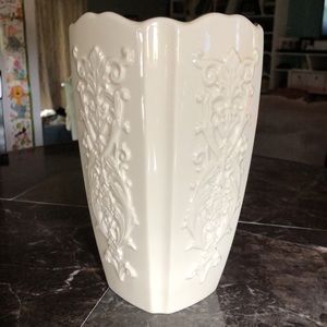 Like new LENOX Vase